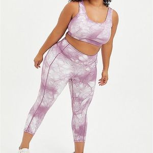 Torrid Wicking active twist back sports bra & crop leggings